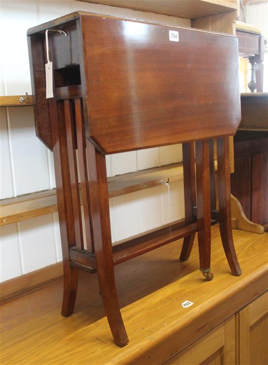 Edwardian mahogany sutherland table
